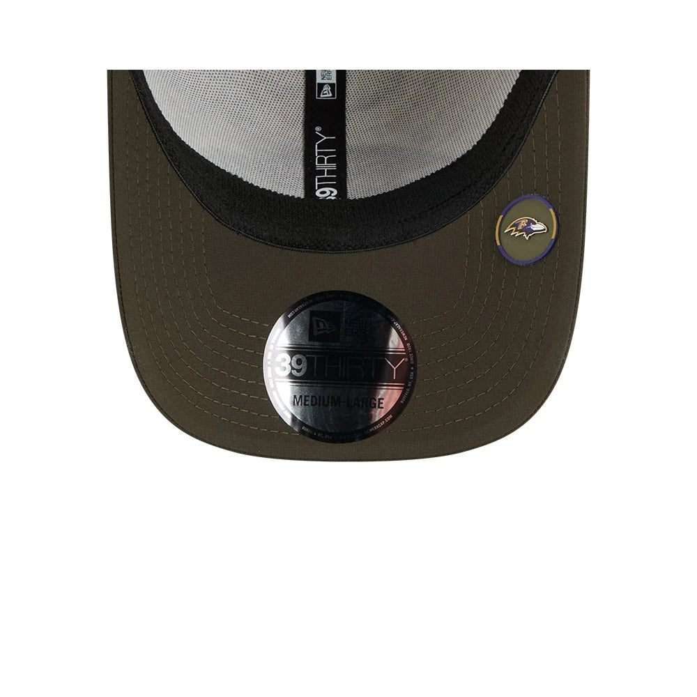 Gorra New Era 3930 NFL Salute To Service 2025 Baltimore Ravens