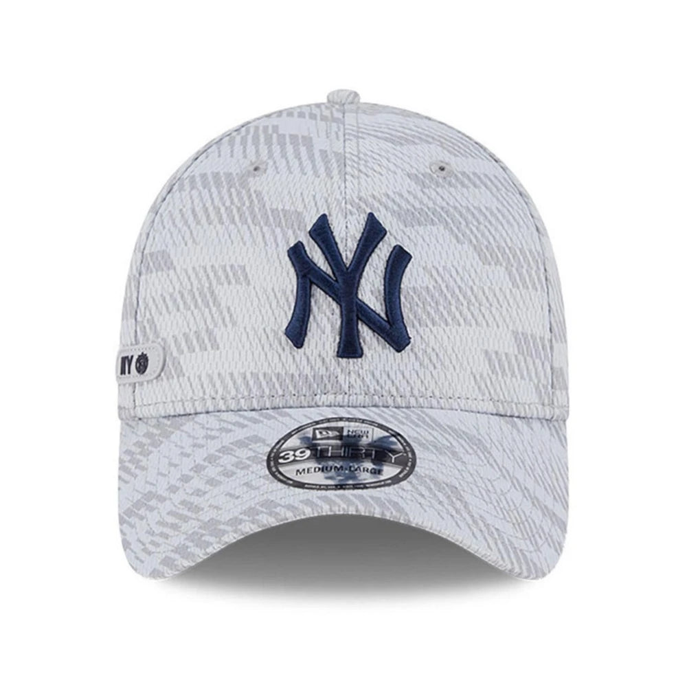 Gorra New Era 3930 MLB Clubhouse 2025 Yankees