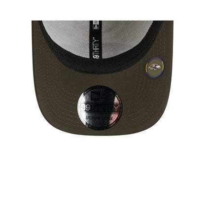 Gorra New Era 3930 NFL Salute To Service 2025 Baltimore Ravens