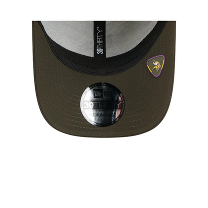 Gorra New Era 3930 NFL Salute To Service 2025 Minnesota Vikings