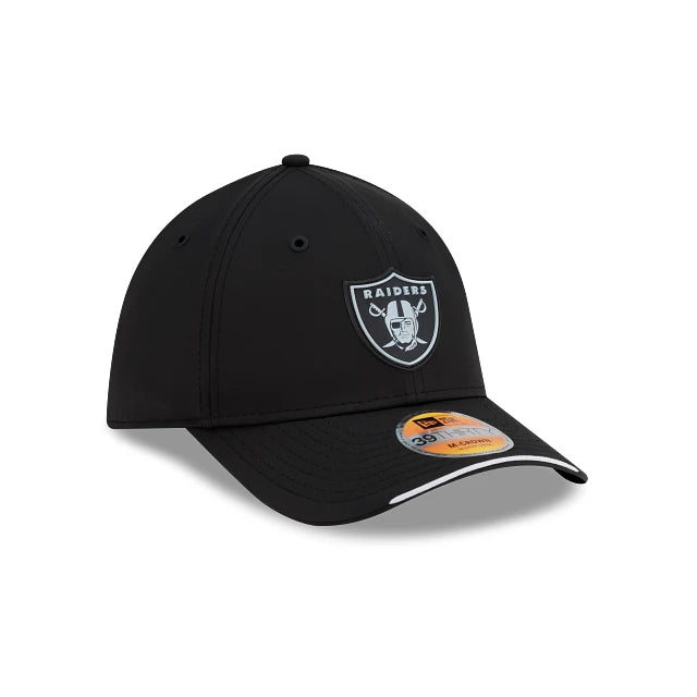 Gorra New Era 3930 NFL Sideline 2026 Raiders
