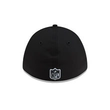 Gorra New Era 3930 NFL Sideline 2026 Raiders