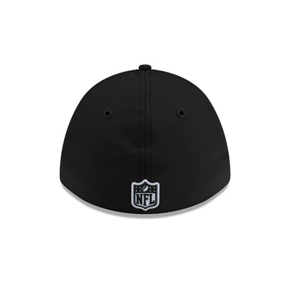Gorra New Era 3930 NFL Sideline 2026 Raiders
