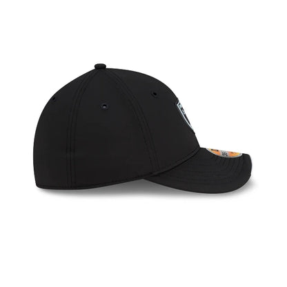 Gorra New Era 3930 NFL Sideline 2026 Raiders