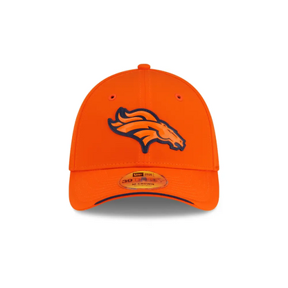 Gorra New Era 3930 NFL Sideline 2026 Broncos