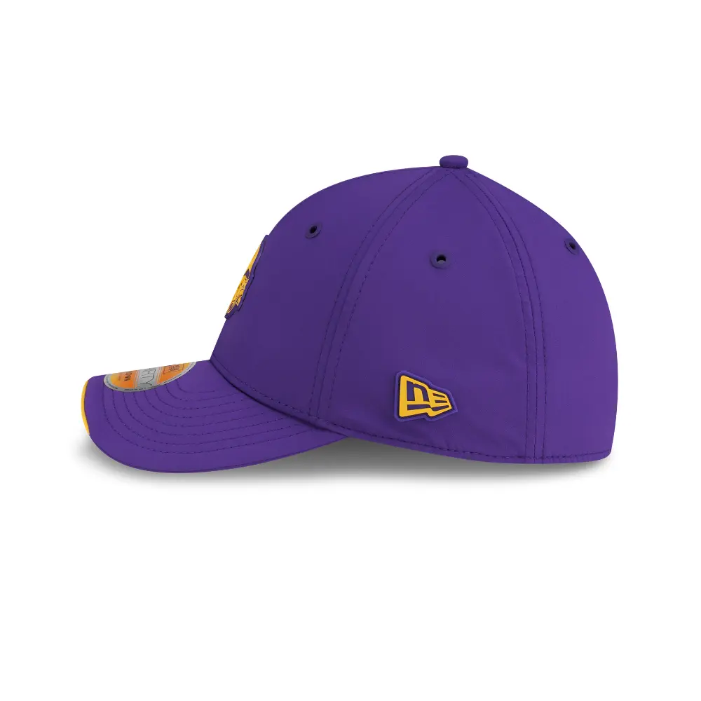 Gorra New Era 3930 NFL Sideline 2026 Vikings