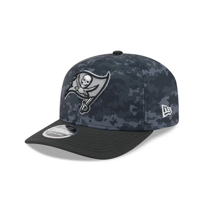 Gorra New Era NFL 970 Salute To Service 2026 Buccaneers