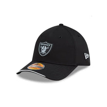 Gorra New Era 3930 NFL Sideline 2026 Raiders