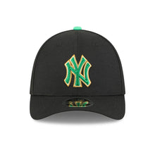 Gorra New Era 3930 MLB Saint Patricks Day Yankees